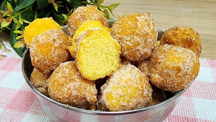 MEU NOVO VÍCIO NA HORA DO CAFÉ !  BOLINHO DE CHUVA DE FUBÁ COM POUCOS INGREDIENTES