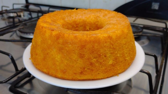 BOLO DE MILHO SEM TRIGO,SEM OVOS FEITO COM APENAS 3 INGREDIENTES PARA O CAFÉ DA MANHÃ OU LANCHE