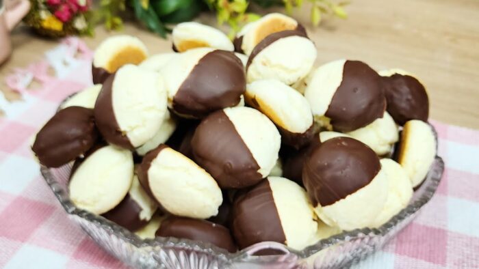 BEIJO DE FREIRA – BOLACHINHA  DE AMIDO DE MILHO COM COCO