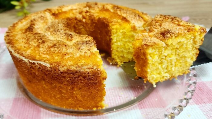 BOLO DE FLOCÃO DE MILHO COM COCO – RECEITA FÁCIL