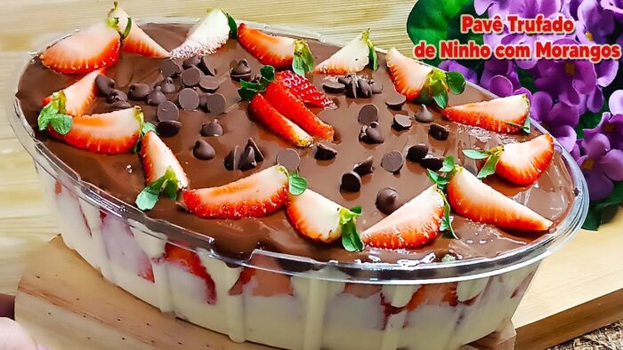 Em 10 minutos prepare a sobremesa- sem forno, fogão e gelatina – PAVÊ TRUFADO DE NINHO COM MORANGOS!