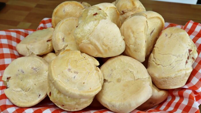 BISCOITO DE POLVILHO COM CALABRESA NO LIQUIDIFICADOR – Faça pra tomar com Café
