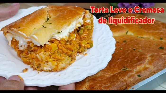 Torta Leve e Fofinha de liquidificador com recheio cremoso de frango e requeijão!